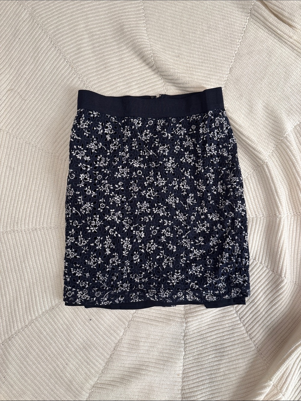 Ann Taylor Navy and White Floral Lace Pencil Skirt
